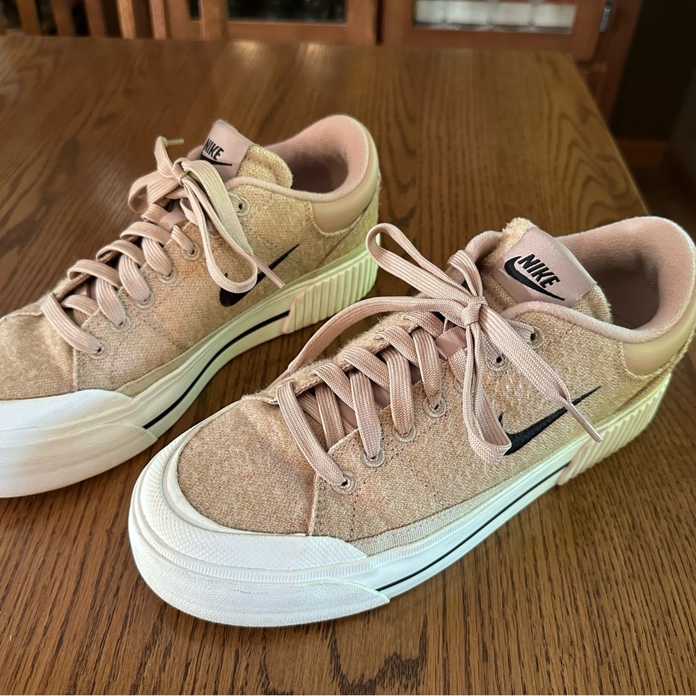 Nike Court Legacy Lift. Tan, white, black.
